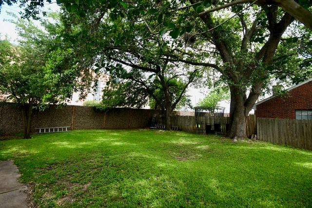 3019 Country Club Blvd, Sugar Land, TX 77478