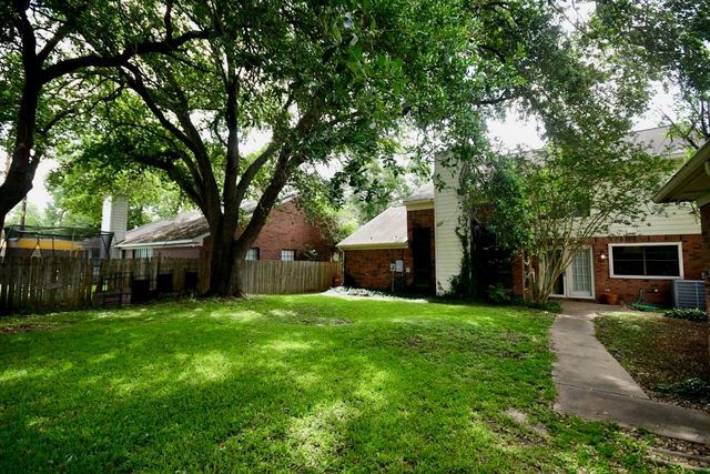 3019 Country Club Blvd, Sugar Land, TX 77478