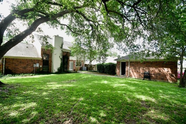 3019 Country Club Blvd, Sugar Land, TX 77478