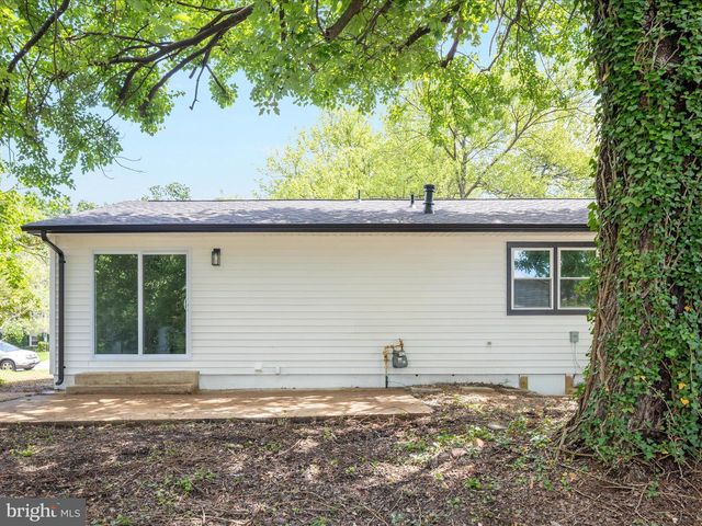 4401 HAMILTON DR, Woodbridge, VA 22193