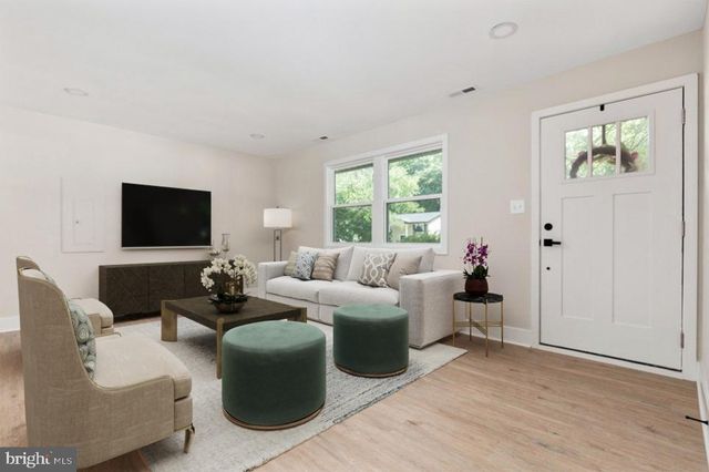 4401 HAMILTON DR, Woodbridge, VA 22193