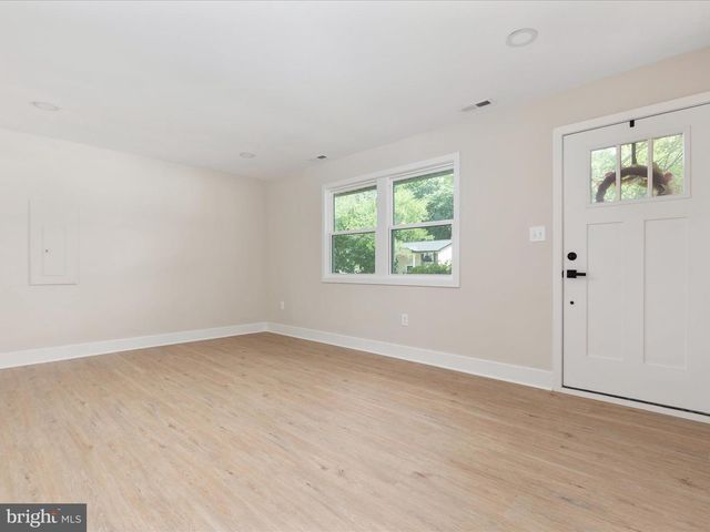 4401 HAMILTON DR, Woodbridge, VA 22193