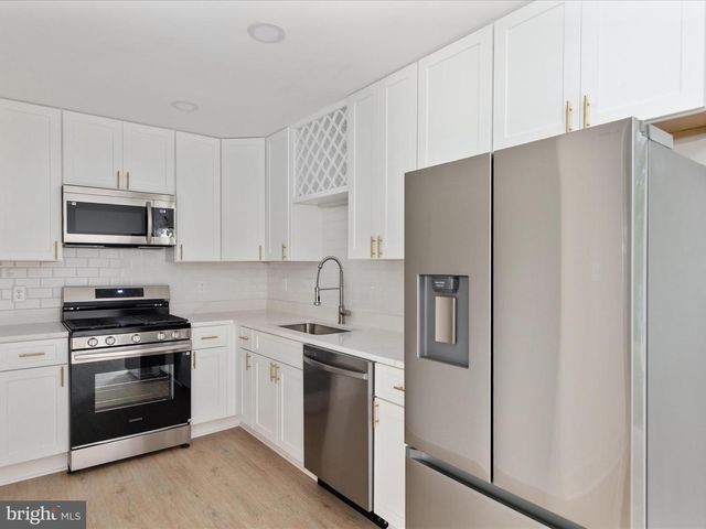 4401 HAMILTON DR, Woodbridge, VA 22193