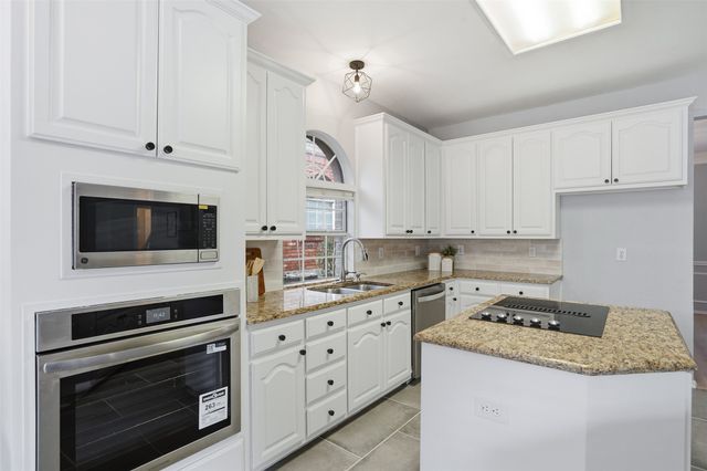 4304 Vine Ridge Court, Arlington, TX 76017