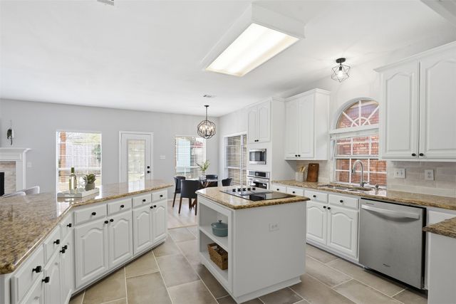 4304 Vine Ridge Court, Arlington, TX 76017