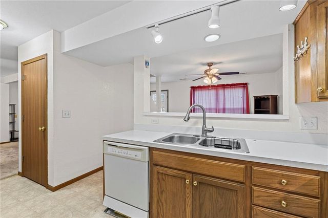 962 E Wildcat Run Street, Gardner, KS 66030