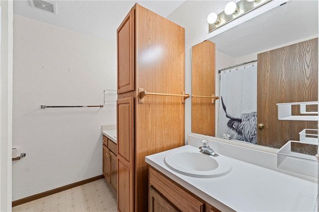 962 E Wildcat Run Street, Gardner, KS 66030