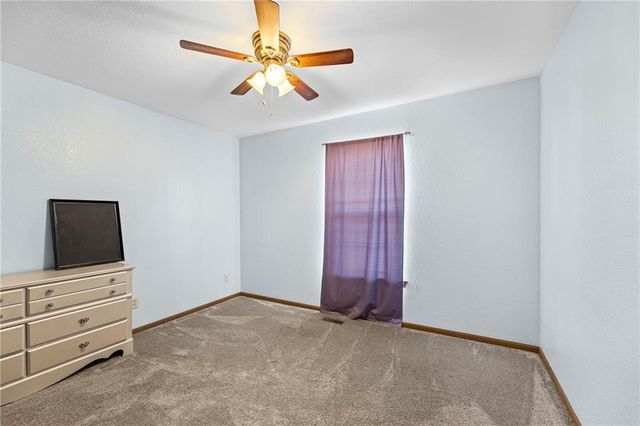 962 E Wildcat Run Street, Gardner, KS 66030