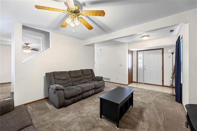 962 E Wildcat Run Street, Gardner, KS 66030