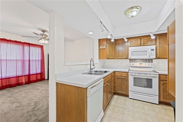 962 E Wildcat Run Street, Gardner, KS 66030