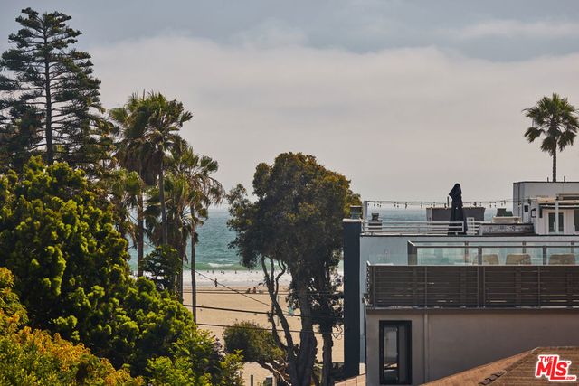 33 26th Avenue, Venice, CA 90291