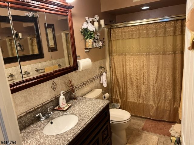 415 Wheatsheaf Rd, Roselle Boro, NJ 07203