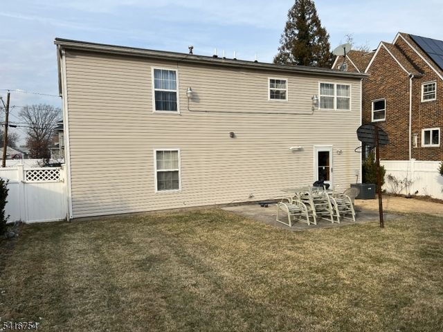 415 Wheatsheaf Rd, Roselle Boro, NJ 07203