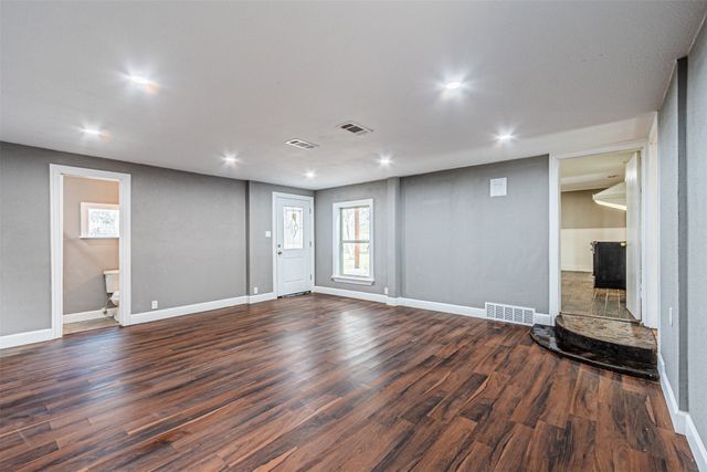 919 Canton Avenue, Wills Point, TX 75169