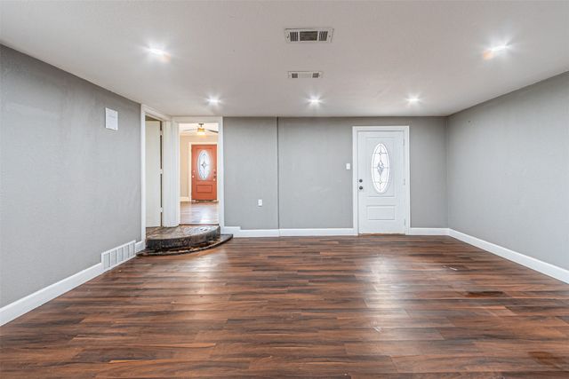 919 Canton Avenue, Wills Point, TX 75169