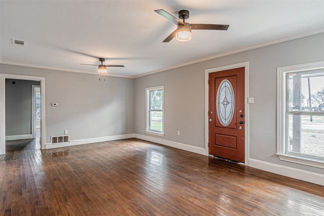 919 Canton Avenue, Wills Point, TX 75169