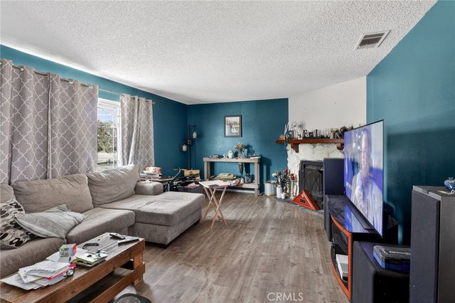 21985 Maumee Road, Apple Valley, CA 92308