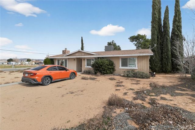 21985 Maumee Road, Apple Valley, CA 92308