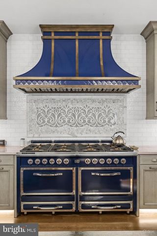 2801 RIVERTON, Cinnaminson, NJ 08077