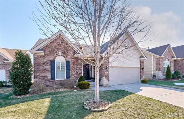 935 Ridgepointe Place Circle, Lake St Louis, MO 63367