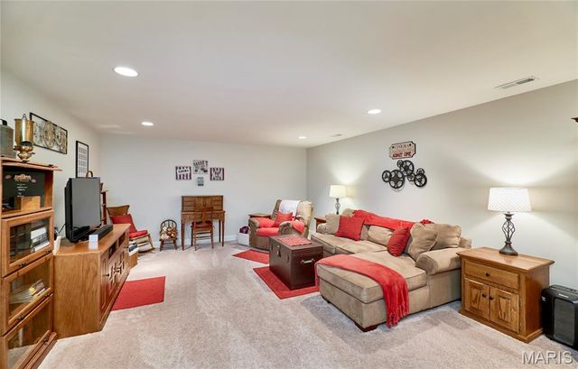 935 Ridgepointe Place Circle, Lake St Louis, MO 63367