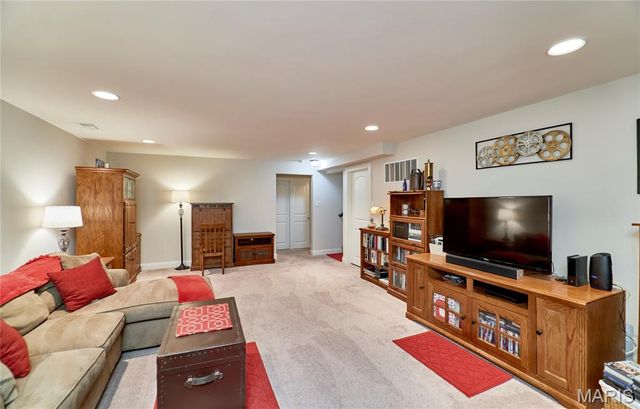 935 Ridgepointe Place Circle, Lake St Louis, MO 63367