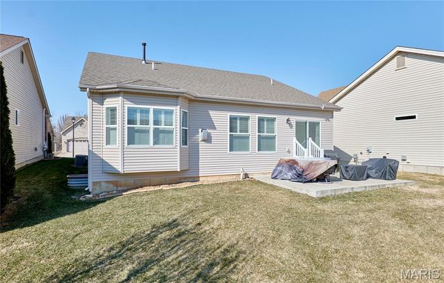 935 Ridgepointe Place Circle, Lake St Louis, MO 63367