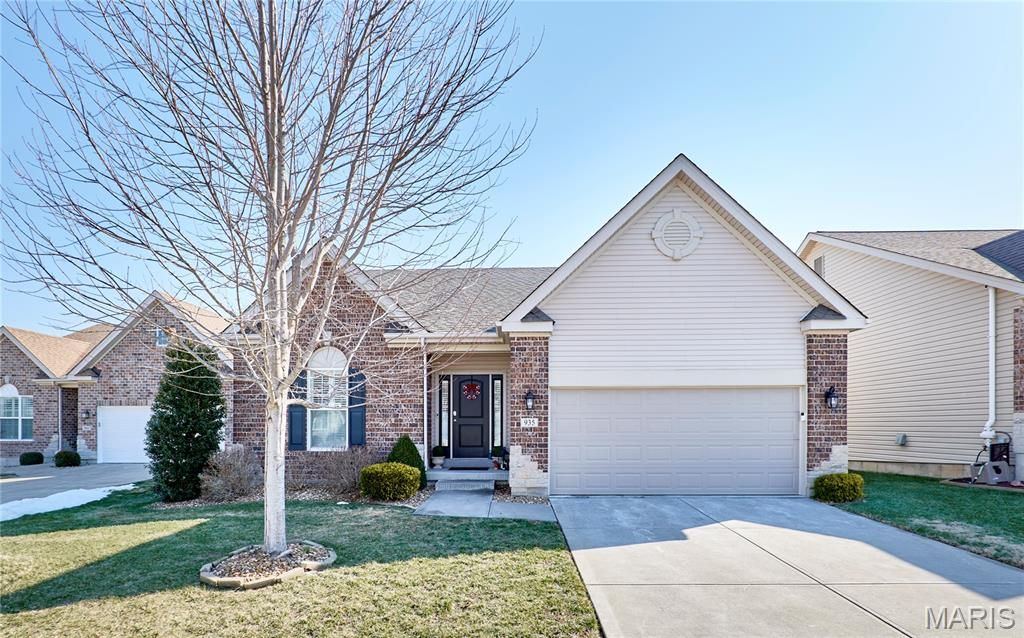 935 Ridgepointe Place Circle, Lake St Louis, MO 63367
