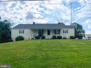 15 GANOTOWN EAST RD, Hedgesville, WV 25427