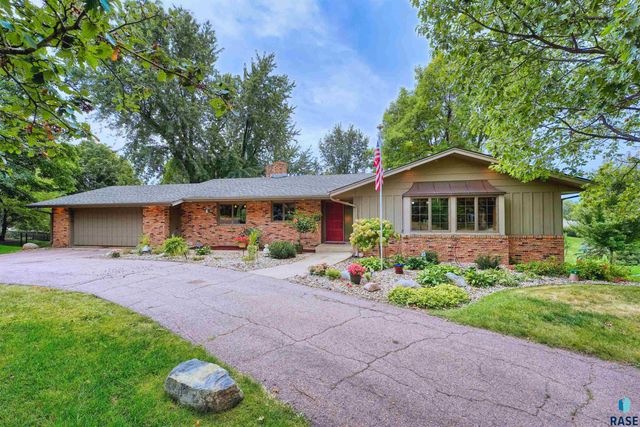 1609 E Edgewood Rd Road, Sioux Falls, SD 57103