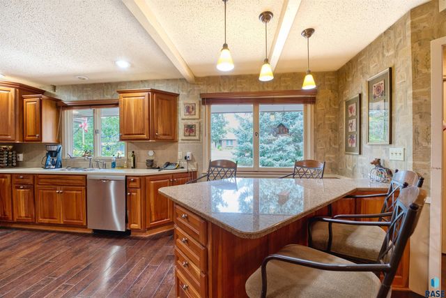 1609 E Edgewood Rd, Sioux Falls, SD 57103