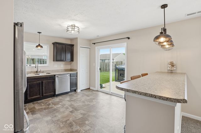 832 Snowberry Run, Greenwood, IN 46143