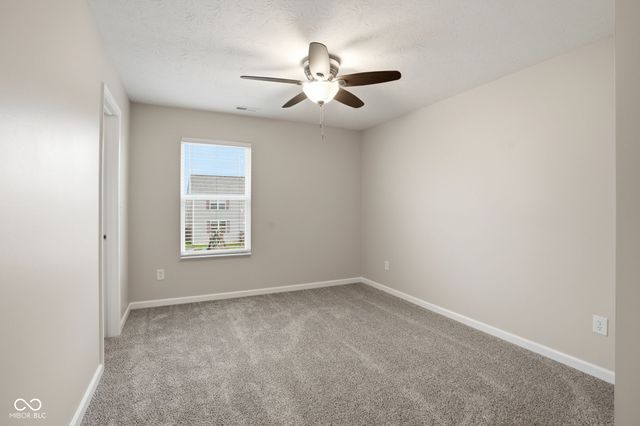 832 Snowberry Run, Greenwood, IN 46143