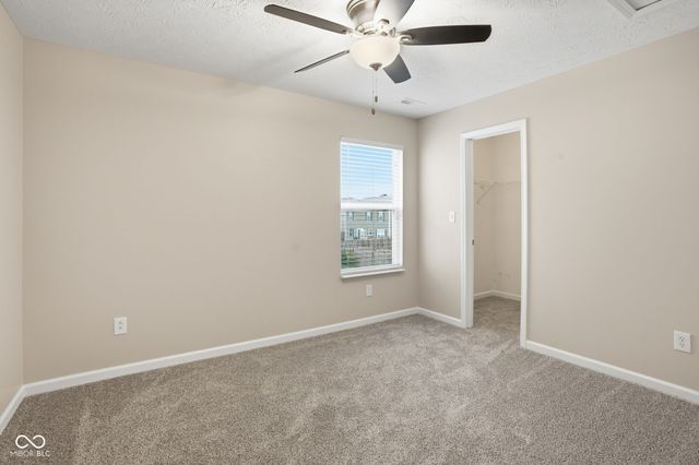 832 Snowberry Run, Greenwood, IN 46143