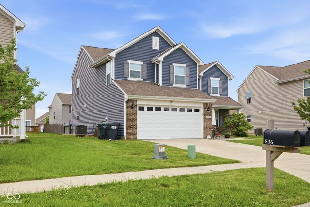 832 Snowberry Run, Greenwood, IN 46143
