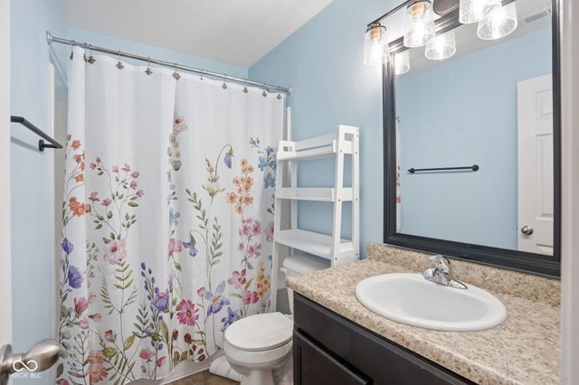 832 Snowberry Run, Greenwood, IN 46143