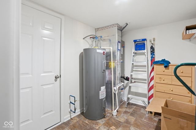 832 Snowberry Run, Greenwood, IN 46143