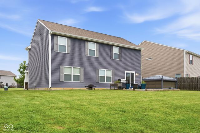 832 Snowberry Run, Greenwood, IN 46143
