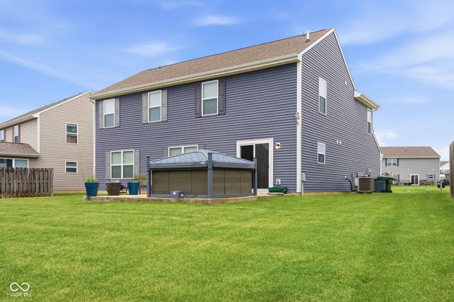 832 Snowberry Run, Greenwood, IN 46143