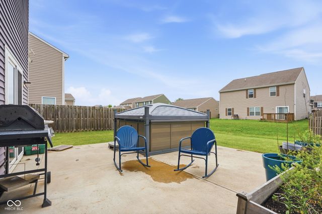 832 Snowberry Run, Greenwood, IN 46143