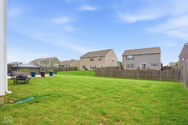 832 Snowberry Run, Greenwood, IN 46143
