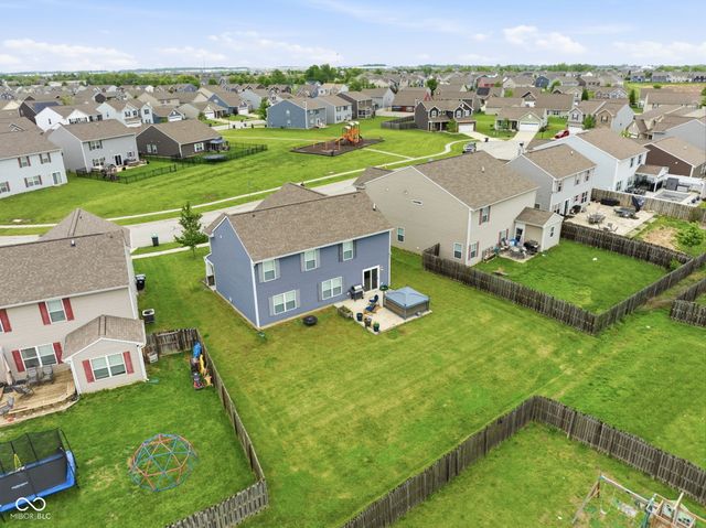 832 Snowberry Run, Greenwood, IN 46143