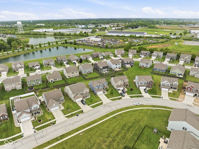 832 Snowberry Run, Greenwood, IN 46143