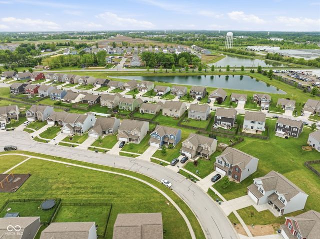832 Snowberry Run, Greenwood, IN 46143