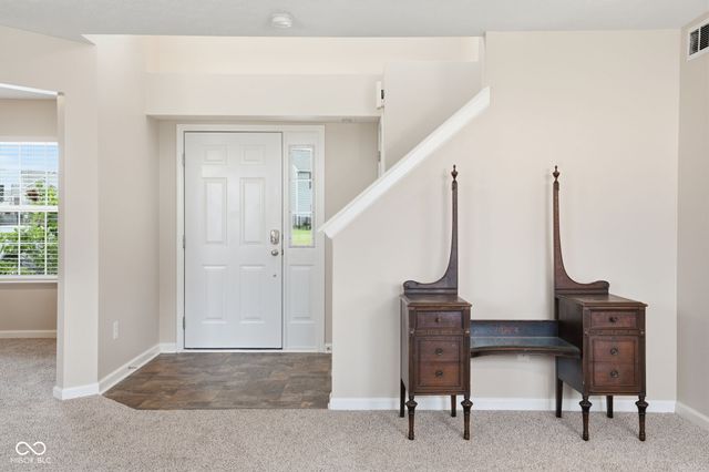 832 Snowberry Run, Greenwood, IN 46143