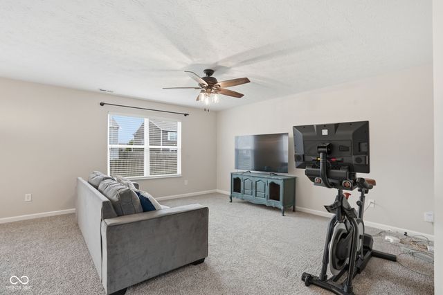 832 Snowberry Run, Greenwood, IN 46143