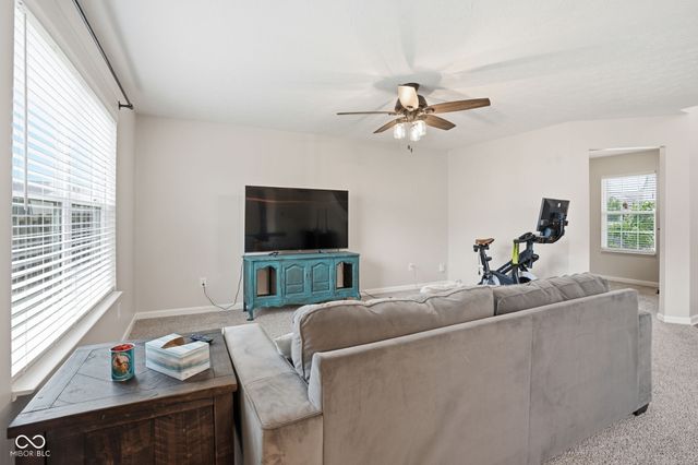 832 Snowberry Run, Greenwood, IN 46143