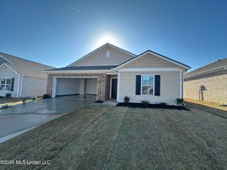 28 S Thorn Tree Street, Byhalia, MS 38611