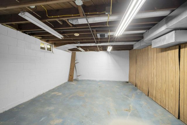 236 State Highway 33, West Bend, WI 53095