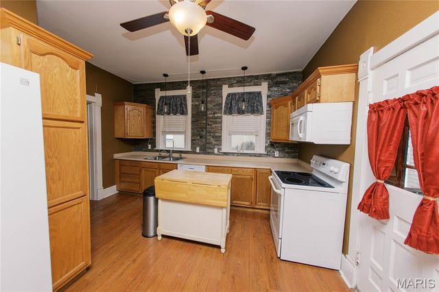 111 W Madison Avenue, Owensville, MO 65066